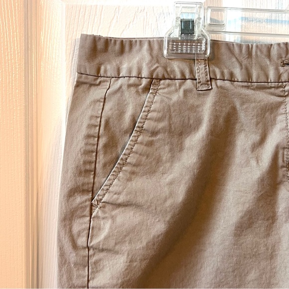 ⭐️ J. Crew Bermuda Shirts Khaki Color Size 8 - Picture 2 of 11
